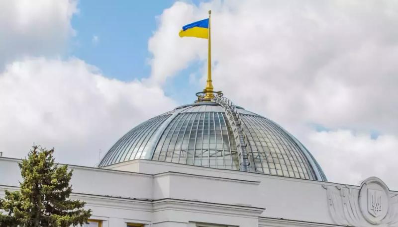 До парламенту подали заяви про відставку три міністри та керівник Фонду державного майна.