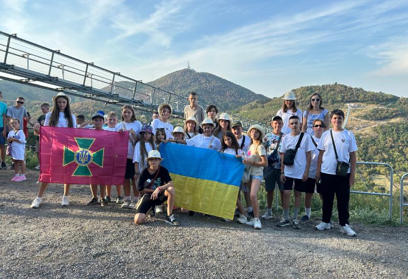 Діти прикордонників повернулися з лікувальної програми в Угорщині.