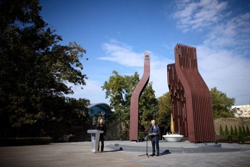 У Києві встановили меморіал, присвячений пам'яті жертв геноциду кримських татар.