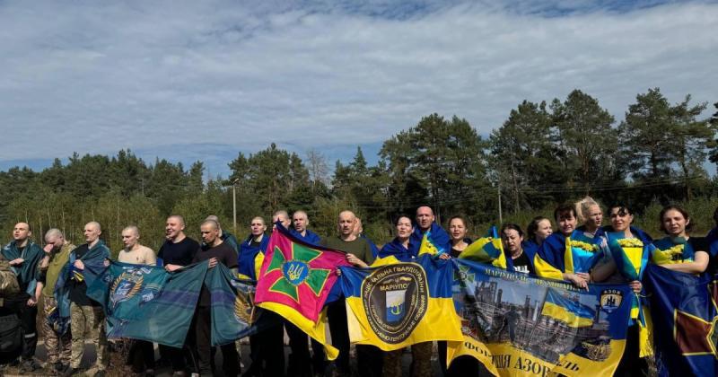 Обмін військовими: на батьківщину повернулися 49 українців, серед яких 15 бійців з полку 