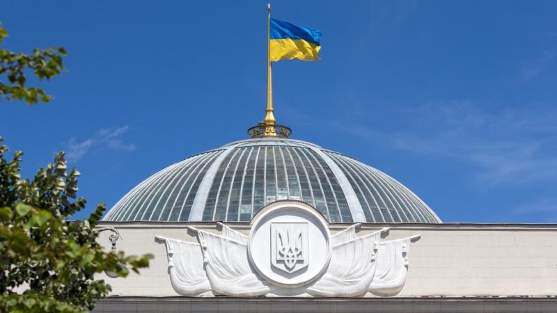 Парламент відмовився підтримувати всі пропозиції, які заважали підписанню закону про збільшення податкових ставок, - заявив Железняк.